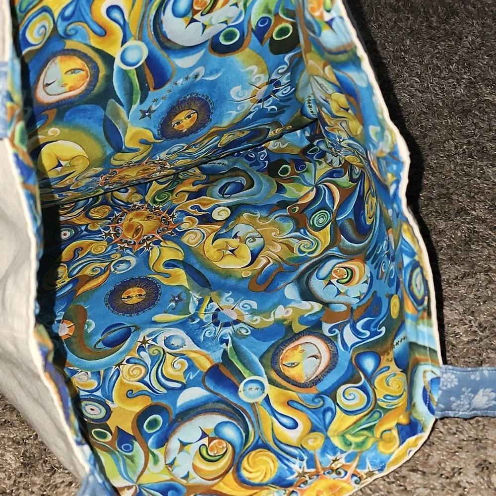 Large Womens Tote, Beautiful!! Grear For Carrying Books And Misc!!